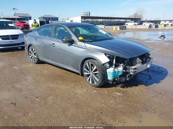 1N4BL4CVXLC135025 2020 NISSAN ALTIMA - Image 1