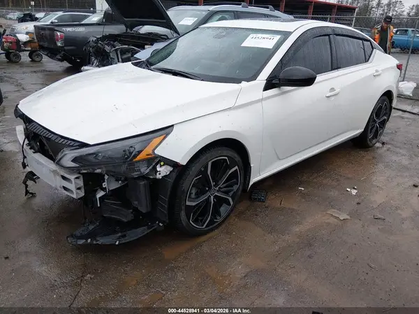 1N4BL4CW1RN304144 2024 NISSAN ALTIMA - Image 2
