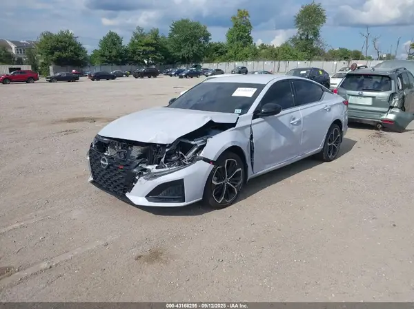 1N4BL4CW6RN378742 2024 NISSAN ALTIMA - Image 2