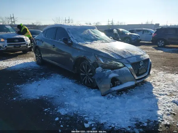 1N4BL4CW7KC257638 2019 NISSAN ALTIMA - Image 1