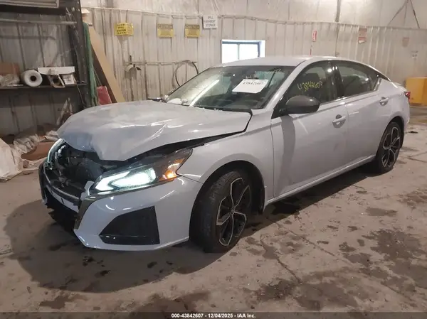 1N4BL4CW7RN303841 2024 NISSAN ALTIMA - Image 2