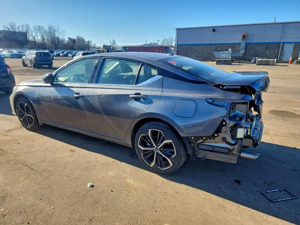 1N4BL4CW7RN424496 2024 NISSAN ALTIMA - Image 2
