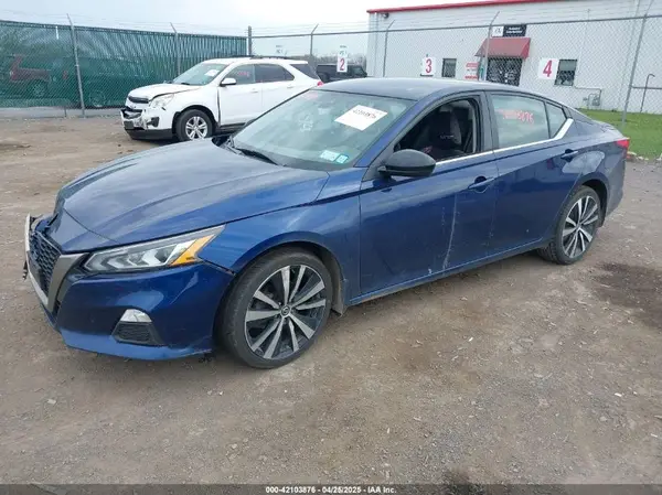 1N4BL4CW8NN415574 2022 NISSAN ALTIMA - Image 2