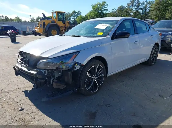 1N4BL4CW8RN435152 2024 NISSAN ALTIMA - Image 2