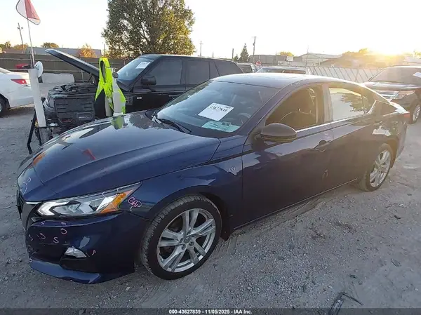 1N4BL4CWXKC139549 2019 NISSAN ALTIMA - Image 2