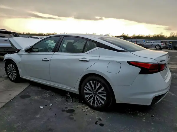 1N4BL4DV0PN363690 2023 NISSAN ALTIMA - Image 2