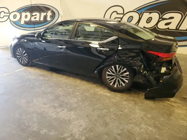 1N4BL4DV0SN329399 2025 NISSAN ALTIMA - Image 2
