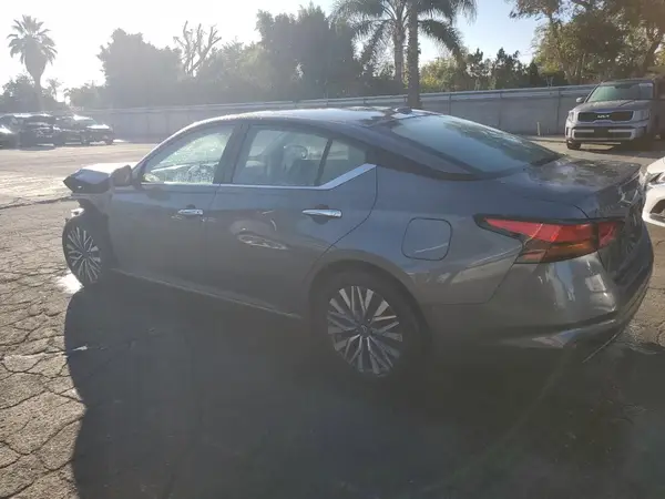 1N4BL4DV0SN348597 2025 NISSAN ALTIMA - Image 2
