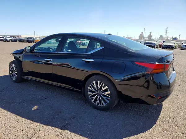 1N4BL4DV0SN352326 2025 NISSAN ALTIMA - Image 2