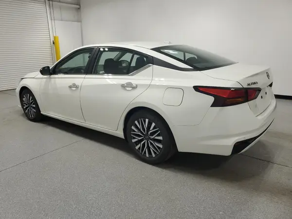 1N4BL4DV0SN375153 2025 NISSAN ALTIMA - Image 2