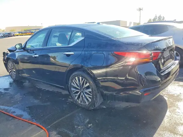 1N4BL4DV0SN383673 2025 NISSAN ALTIMA - Image 2