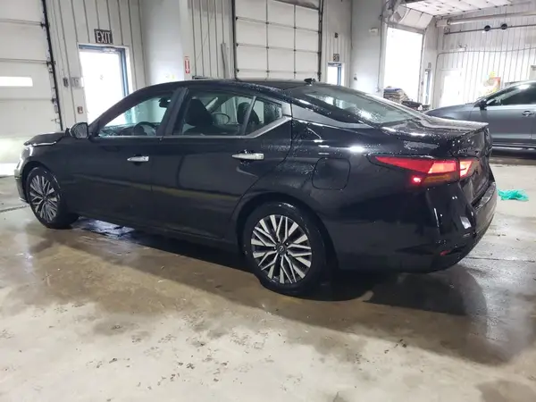 1N4BL4DV0SN402058 2025 NISSAN ALTIMA - Image 2