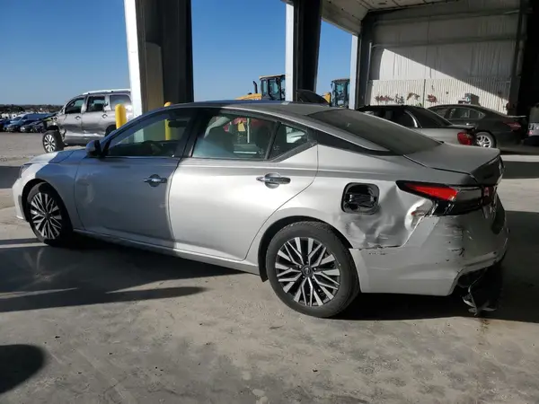 1N4BL4DV1PN319097 2023 NISSAN ALTIMA - Image 2