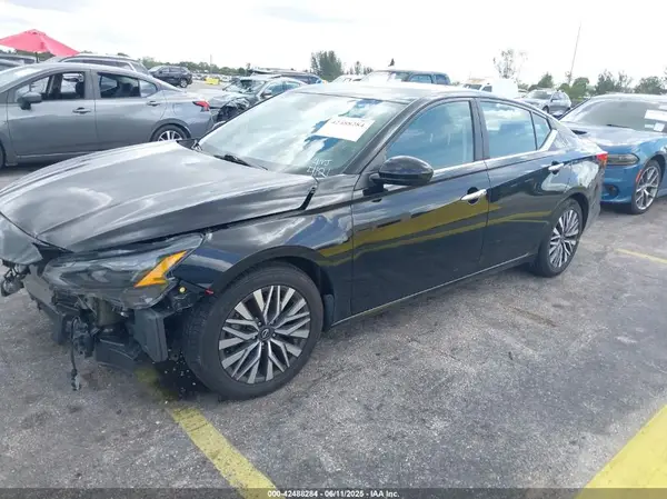 1N4BL4DV1PN347627 2023 NISSAN ALTIMA - Image 2