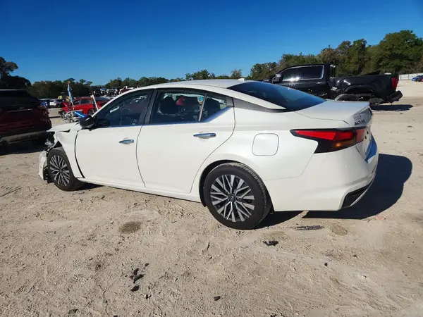 1N4BL4DV1RN325727 2024 NISSAN ALTIMA - Image 2
