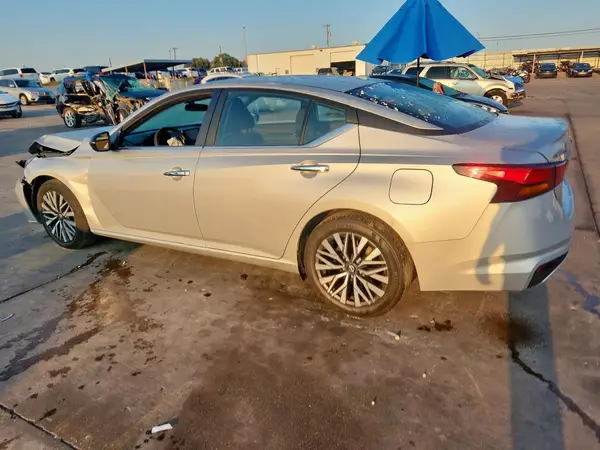 1N4BL4DV1RN399102 2024 NISSAN ALTIMA - Image 2