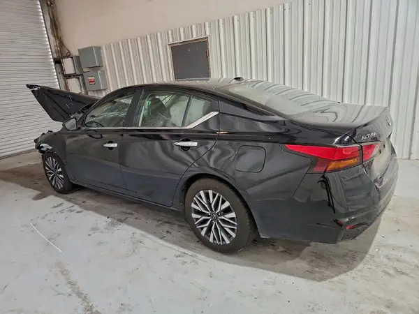 1N4BL4DV1SN322073 2025 NISSAN ALTIMA - Image 2