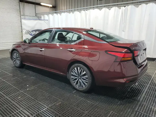 1N4BL4DV1SN326687 2025 NISSAN ALTIMA - Image 2