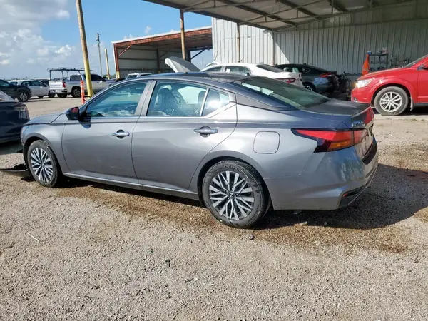 1N4BL4DV1SN339195 2025 NISSAN ALTIMA - Image 2