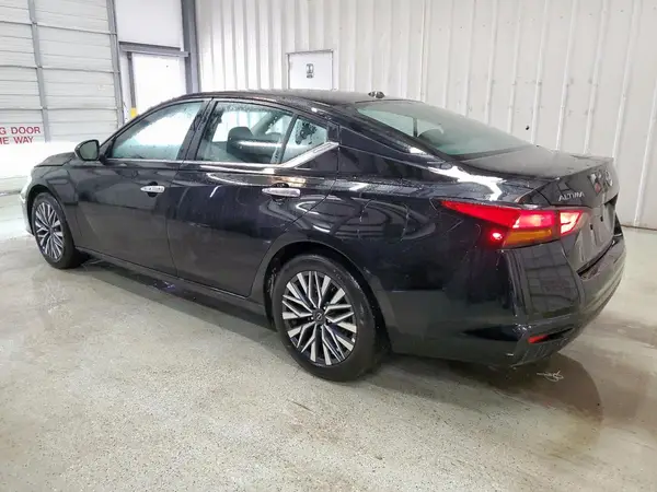1N4BL4DV1SN350438 2025 NISSAN ALTIMA - Image 2