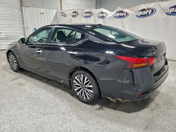 1N4BL4DV1SN352741 2025 NISSAN ALTIMA - Image 2