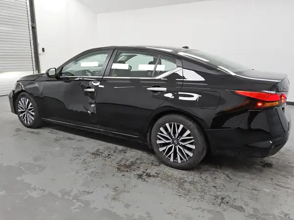 1N4BL4DV1SN372388 2025 NISSAN ALTIMA - Image 2