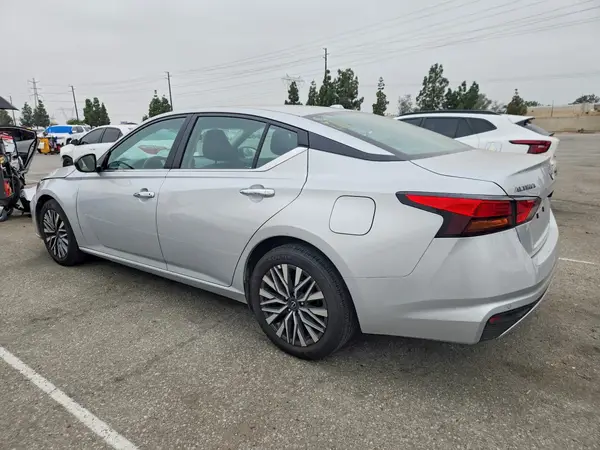 1N4BL4DV1SN378322 2025 NISSAN ALTIMA - Image 2