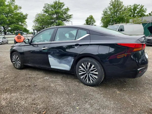 1N4BL4DV1SN383469 2025 NISSAN ALTIMA - Image 2