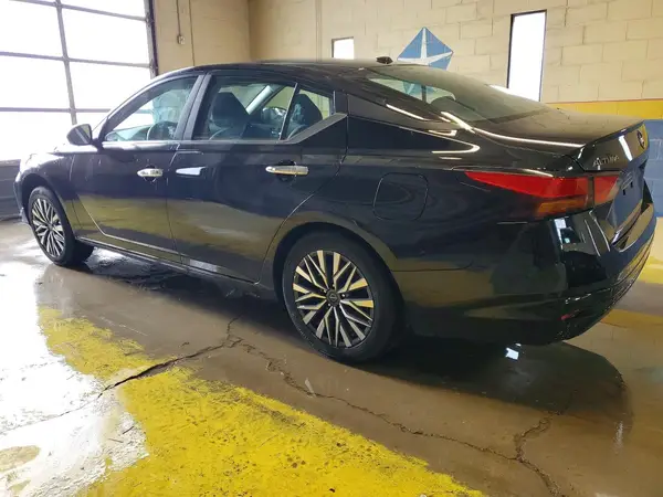 1N4BL4DV1SN383519 2025 NISSAN ALTIMA - Image 2