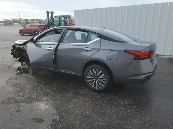 1N4BL4DV1SN404451 2025 NISSAN ALTIMA - Image 2