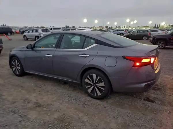 1N4BL4DV2MN338818 2021 NISSAN ALTIMA - Image 2