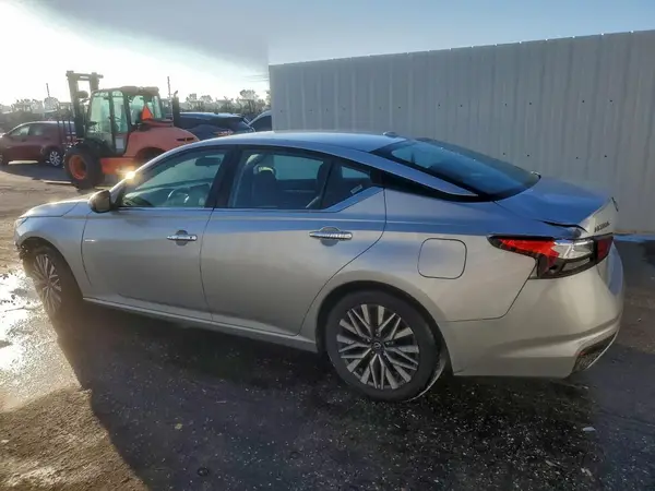 1N4BL4DV2PN373069 2023 NISSAN ALTIMA - Image 2