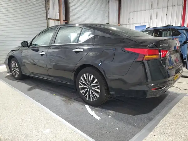 1N4BL4DV2PN384203 2023 NISSAN ALTIMA - Image 2