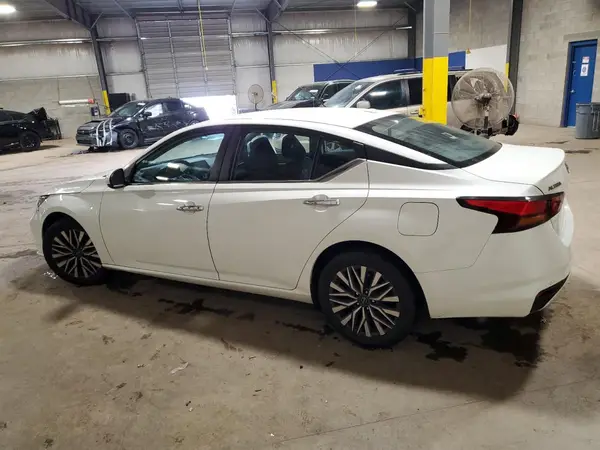 1N4BL4DV2PN388297 2023 NISSAN ALTIMA - Image 2