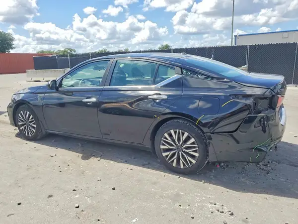1N4BL4DV2PN423422 2023 NISSAN ALTIMA - Image 2