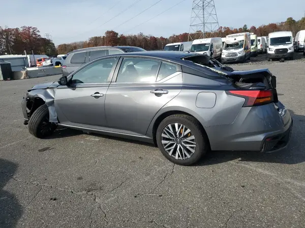 1N4BL4DV2RN331875 2024 NISSAN ALTIMA - Image 2