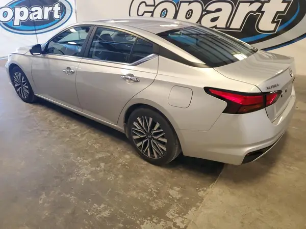 1N4BL4DV2RN340690 2024 NISSAN ALTIMA - Image 2