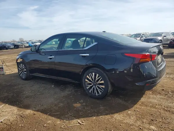1N4BL4DV2RN384897 2024 NISSAN ALTIMA - Image 2