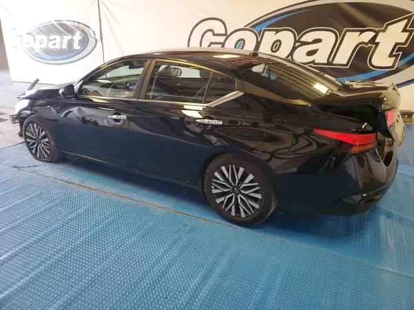 1N4BL4DV2RN409619 2024 NISSAN ALTIMA - Image 2