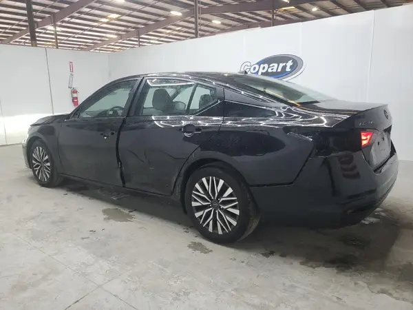 1N4BL4DV2SN305668 2025 NISSAN ALTIMA - Image 2