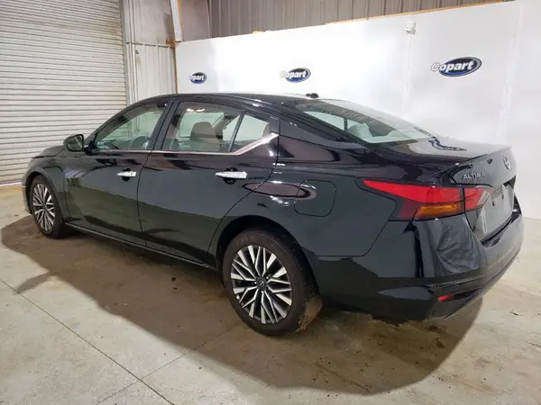 1N4BL4DV2SN329257 2025 NISSAN ALTIMA - Image 2