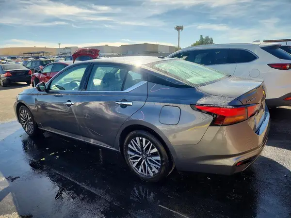 1N4BL4DV2SN340047 2025 NISSAN ALTIMA - Image 2