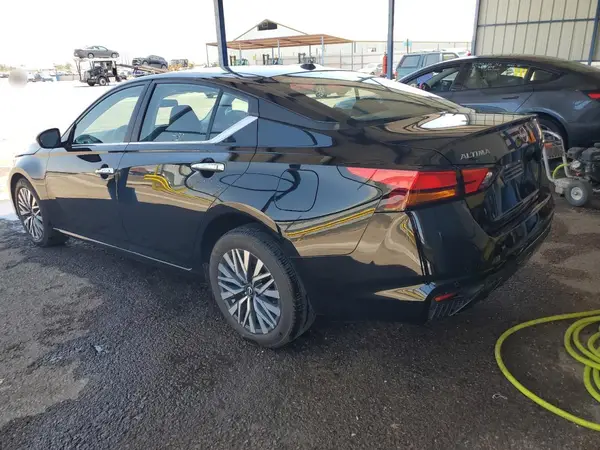 1N4BL4DV2SN352134 2025 NISSAN ALTIMA - Image 2