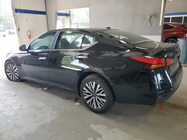 1N4BL4DV2SN369399 2025 NISSAN ALTIMA - Image 2