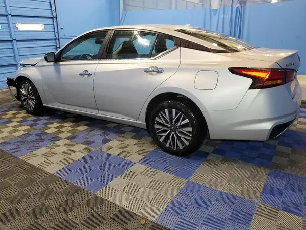 1N4BL4DV2SN370181 2025 NISSAN ALTIMA - Image 2