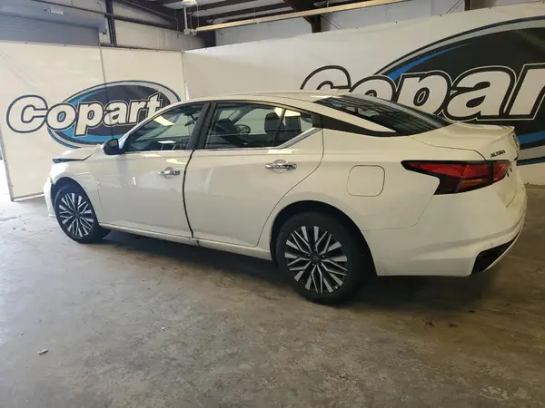 1N4BL4DV2SN376871 2025 NISSAN ALTIMA - Image 2