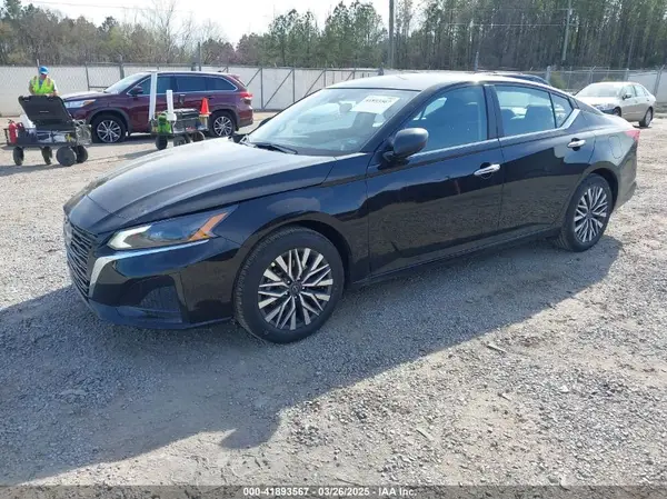 1N4BL4DV2SN377275 2025 NISSAN ALTIMA - Image 2