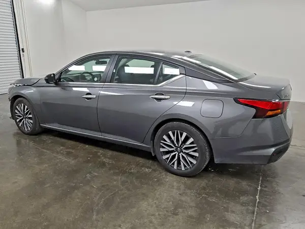 1N4BL4DV2SN384274 2025 NISSAN ALTIMA - Image 2