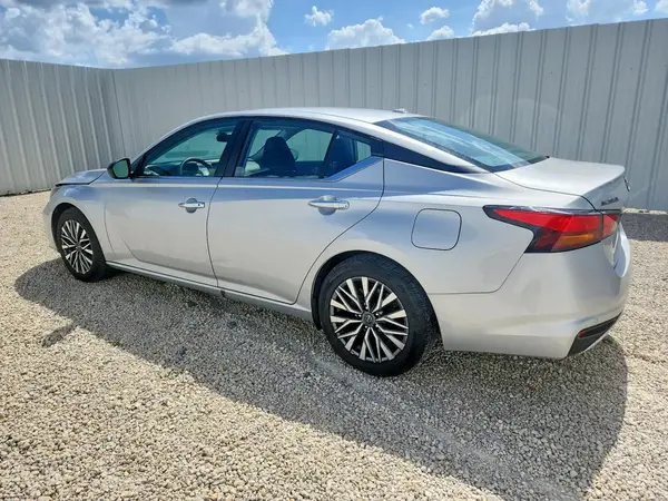 1N4BL4DV2SN386588 2025 NISSAN ALTIMA - Image 2