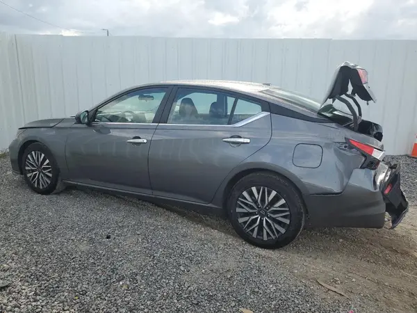 1N4BL4DV2SN388115 2025 NISSAN ALTIMA - Image 2